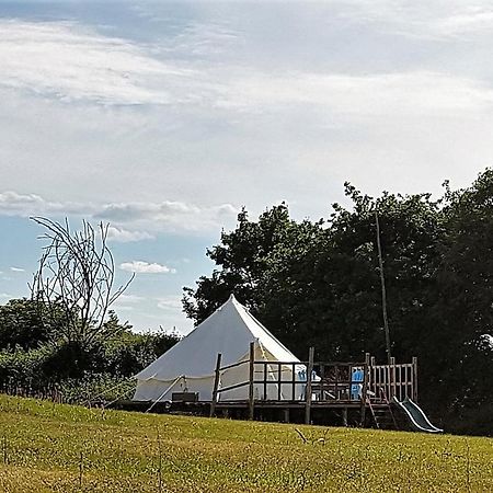 Camping La Petite Houmee Curzay-sur-Vonne Exterior foto