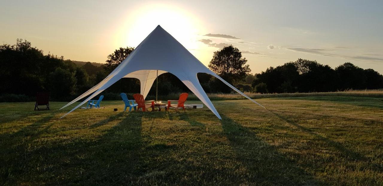 Camping La Petite Houmee Curzay-sur-Vonne Exterior foto