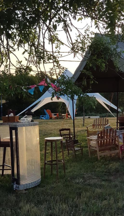 Camping La Petite Houmee Curzay-sur-Vonne Exterior foto