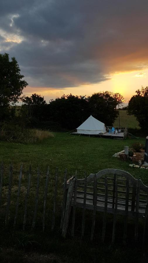 Camping La Petite Houmee Curzay-sur-Vonne Exterior foto